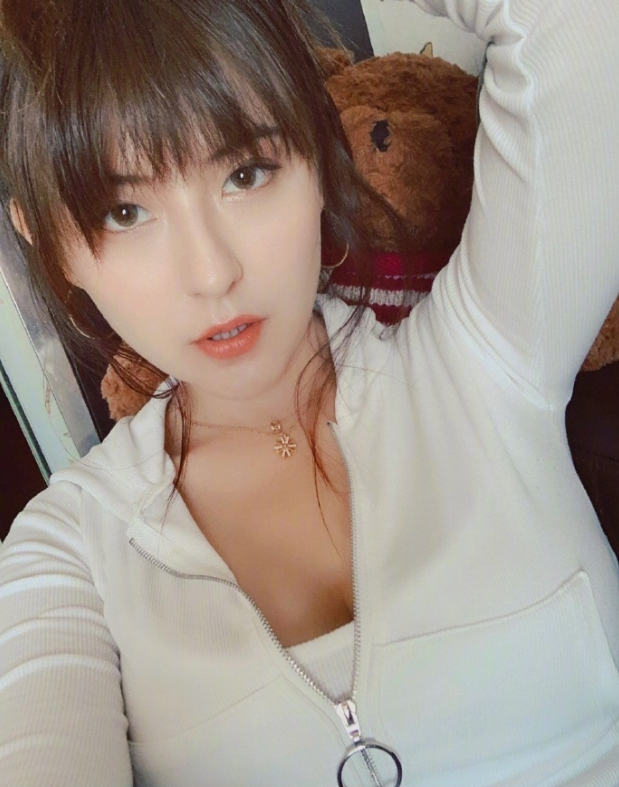 新疆美女图片 女明星热依扎自拍照图片 16