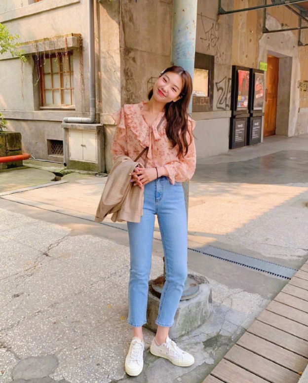 清纯美女图片 夏末初秋元气少女穿搭 8