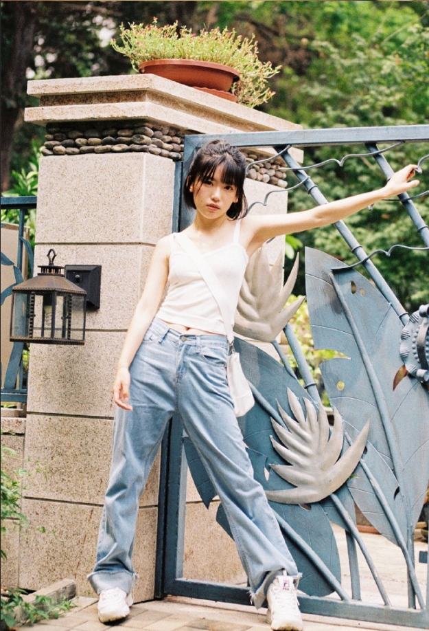 清纯美女生活照 短发女生唯美写真 5