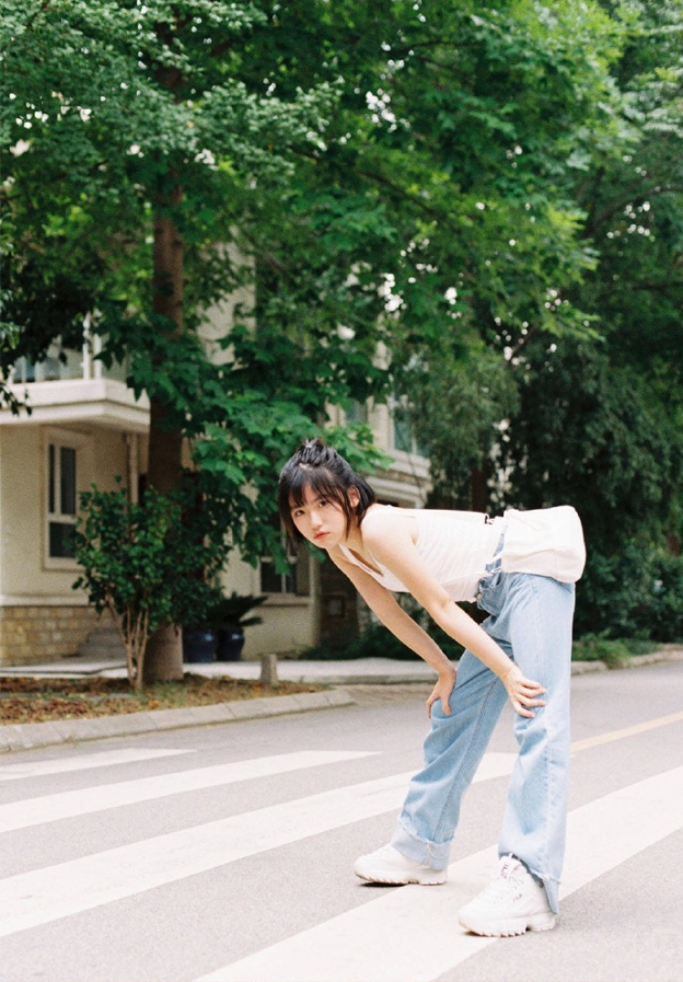 清纯美女生活照 短发女生唯美写真 7