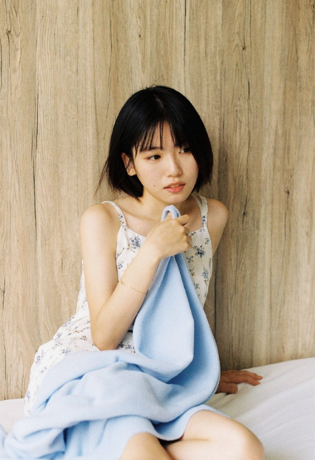 清纯美女生活照 短发女生唯美写真 8