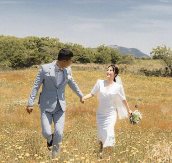 甜甜的旅拍婚纱照图片 4