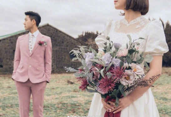甜甜的旅拍婚纱照图片 14
