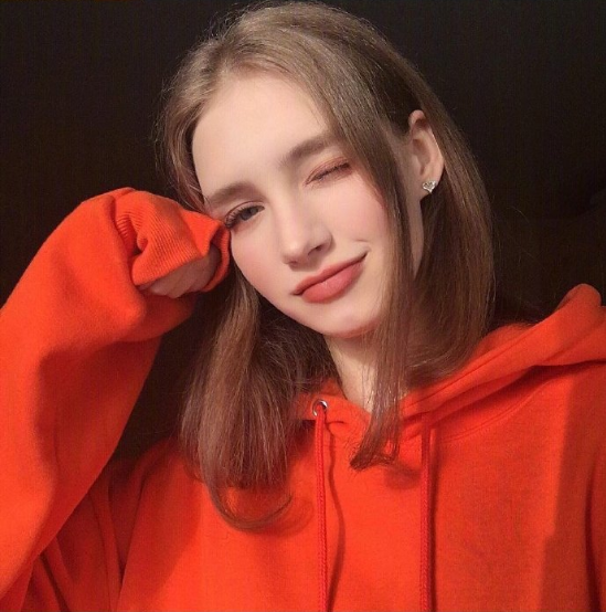 俄罗斯美少女Vanillllaicecream自拍照图片