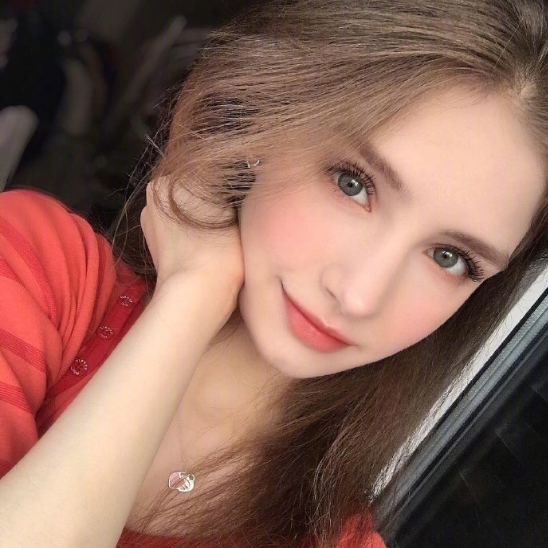 俄罗斯美少女Vanillllaicecream自拍照图片 2