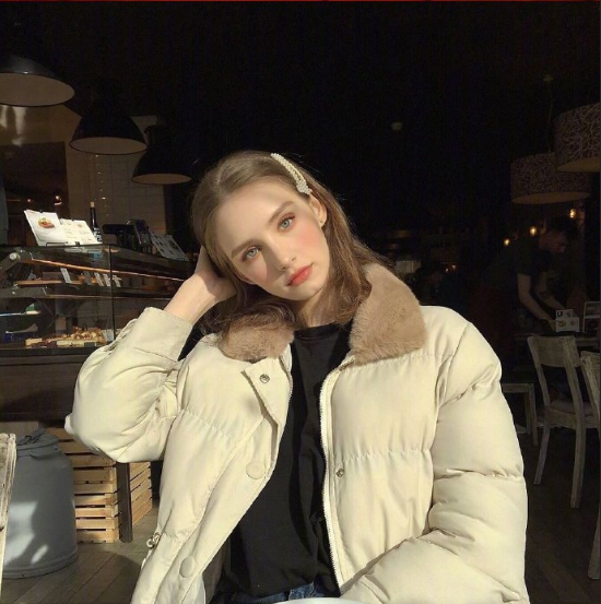 俄罗斯美少女Vanillllaicecream自拍照图片 3