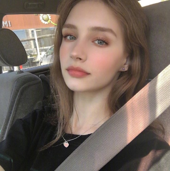 俄罗斯美少女Vanillllaicecream自拍照图片 4