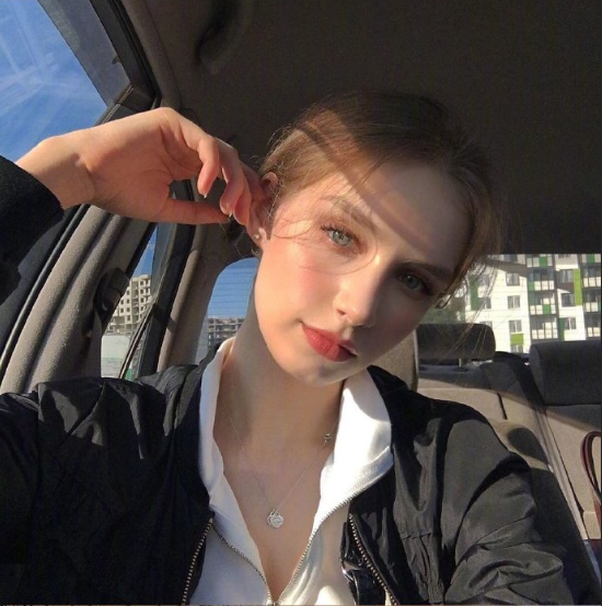 俄罗斯美少女Vanillllaicecream自拍照图片 9
