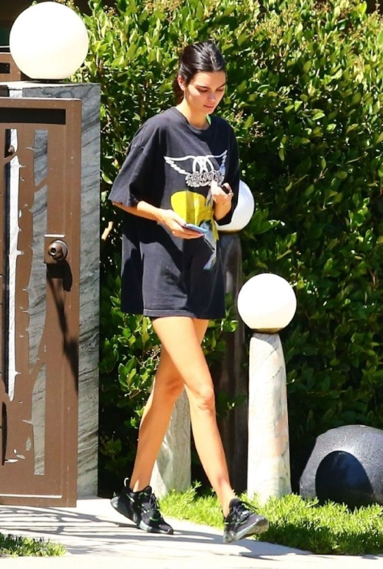 欧美美女图片 欧美模特肯豆Kendall Jenner驾车外出 2