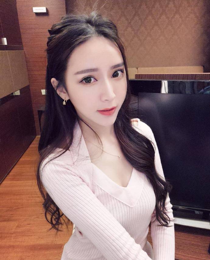 高颜值高清美女图片