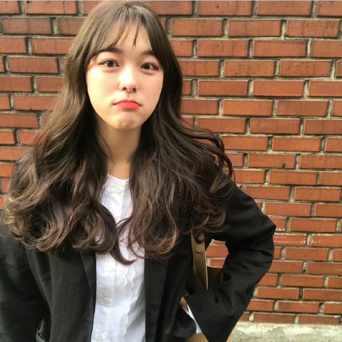 好看美女图片 浪漫的长卷发发型图片