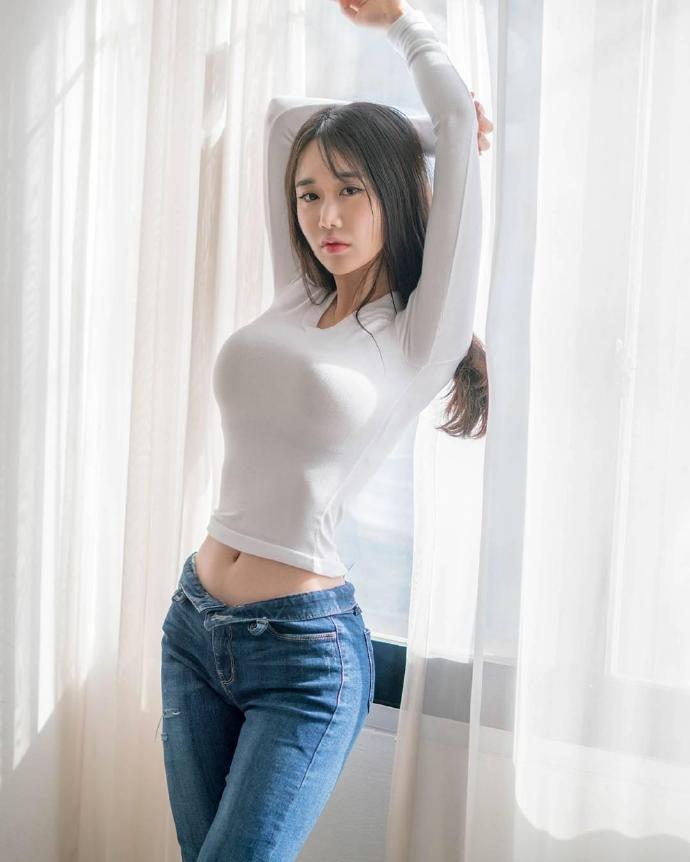 胸大的美女图片 韩国美女模特candy完美身材图片