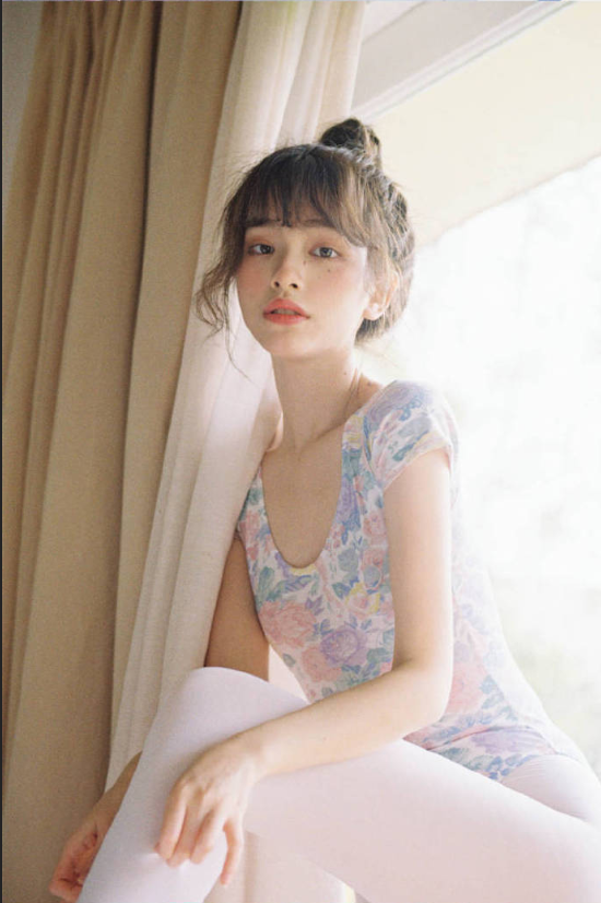 吊带美女图片 吊带连衣裙清纯美女写真图片 3