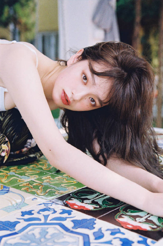 吊带美女图片 吊带连衣裙清纯美女写真图片 9