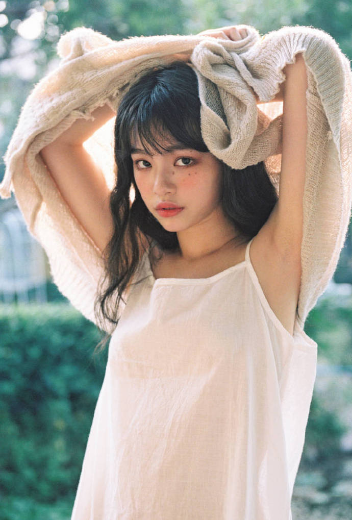 吊带美女图片 吊带连衣裙清纯美女写真图片 13
