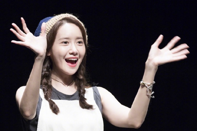 韩国美女图片 女演员林允儿带帽子可爱图片 5
