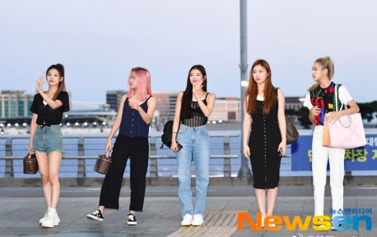 韩国美女图片 韩国女子团体ITZY机场图片 8