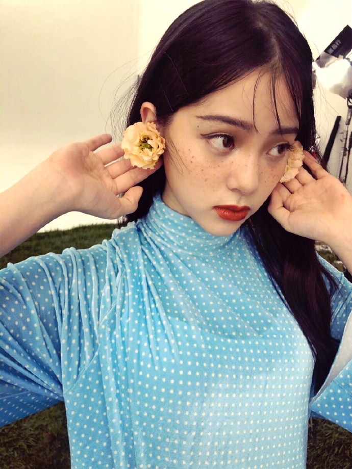 台湾美女图片 欧阳娜娜雀斑妆图片 9