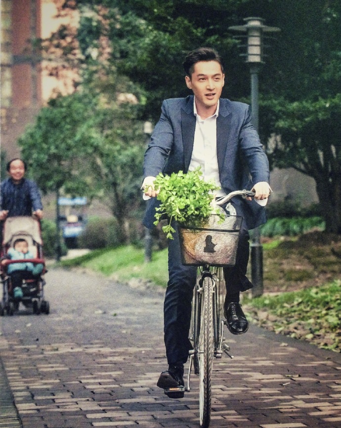 中国男演员胡歌图片 穿西装最帅的男人图片 2