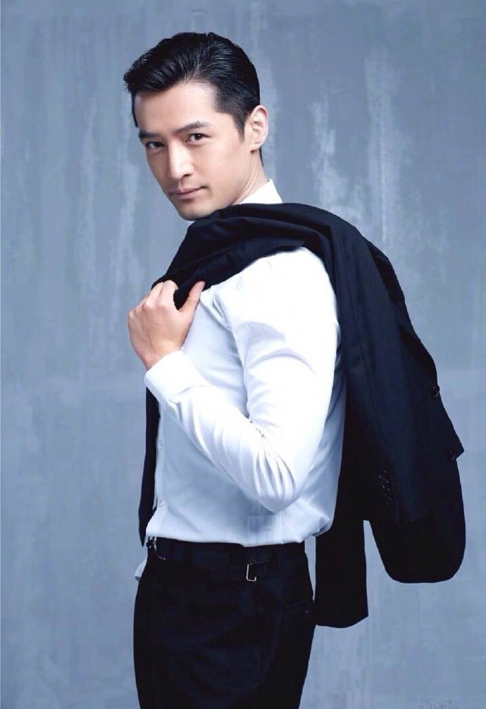 中国男演员胡歌图片 穿西装最帅的男人图片 3