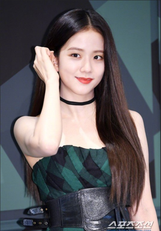 韩国美女图片 女团blackpink金智秀抹胸裙出席活动 3