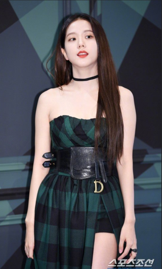 韩国美女图片 女团blackpink金智秀抹胸裙出席活动 8