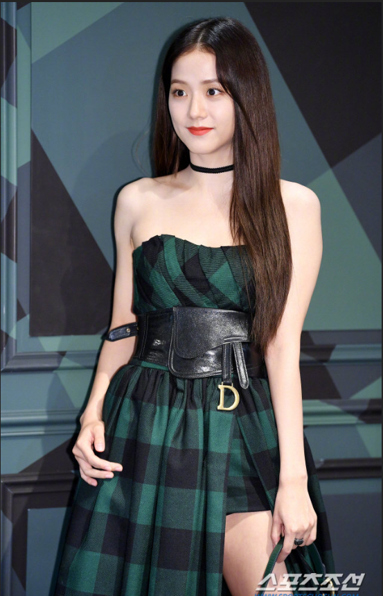 韩国美女图片 女团blackpink金智秀抹胸裙出席活动 9