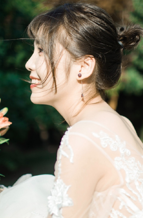 清纯美女毛省曈白色婚纱图片 2