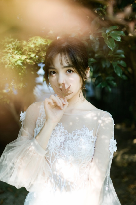 清纯美女毛省曈白色婚纱图片 3