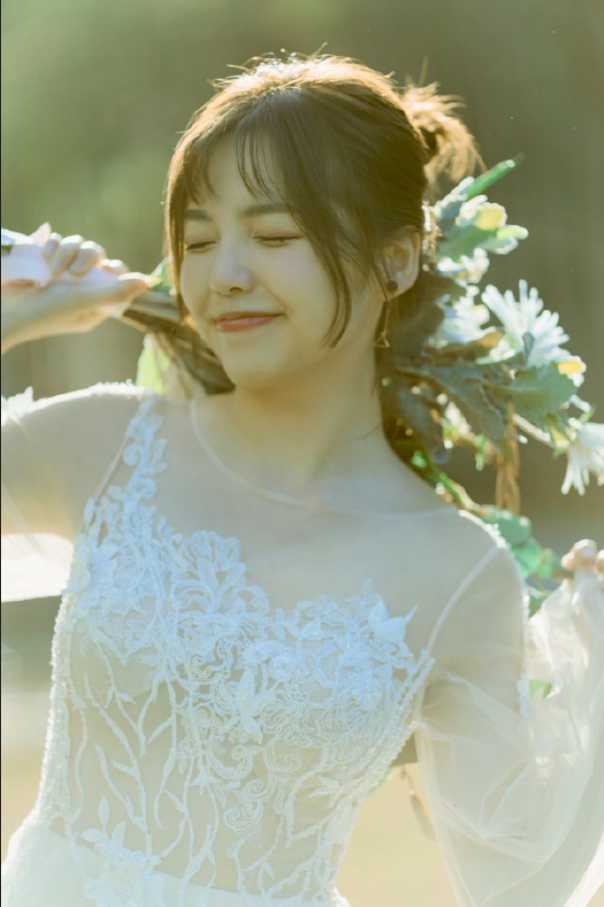 清纯美女毛省曈白色婚纱图片 9