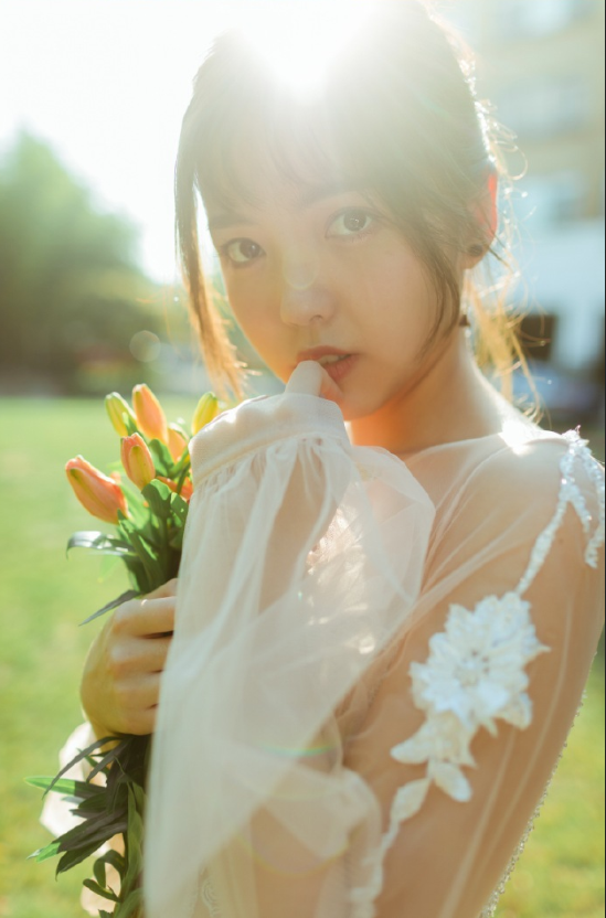 清纯美女毛省曈白色婚纱图片 10