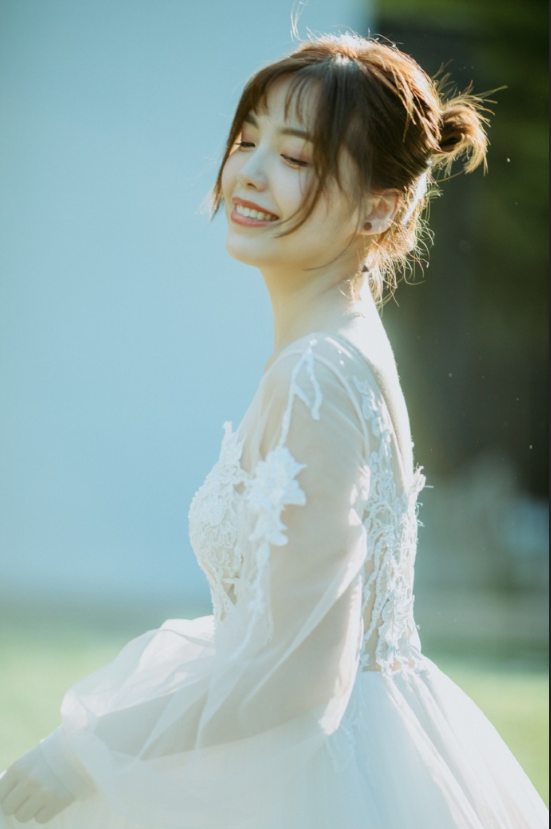 清纯美女毛省曈白色婚纱图片 11