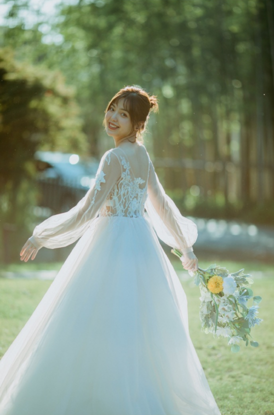 清纯美女毛省曈白色婚纱图片 13
