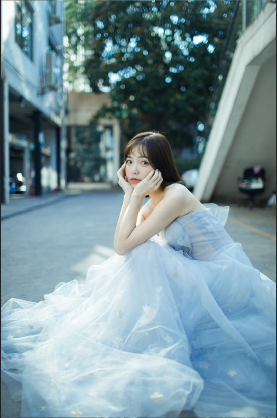 短发美女毛省曈灰色婚纱照写真图片 14