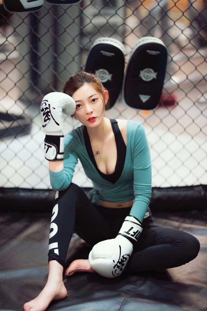 健身美女图片 完美身材美女图片