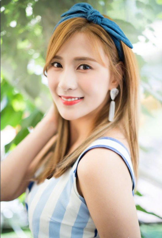 韩国女歌手吴夏荣高清照片 3