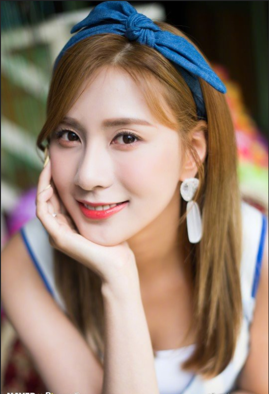 韩国女歌手吴夏荣高清照片 4