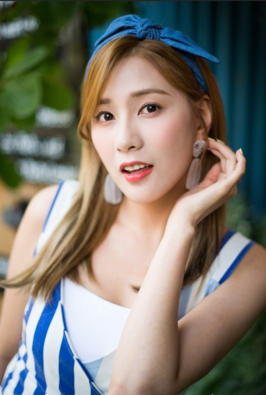 韩国女歌手吴夏荣高清照片 6