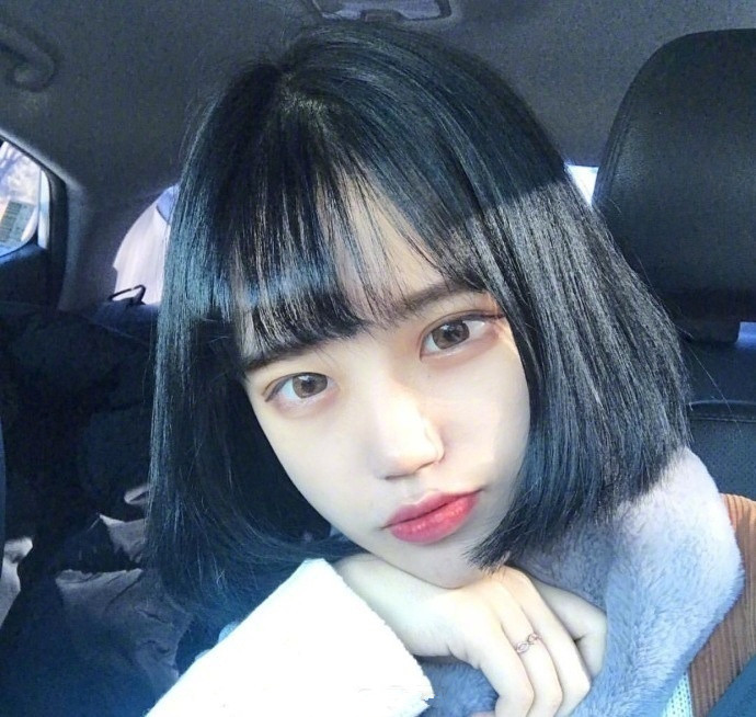 清纯美女图片 学生党的乖巧短发发型女生图片