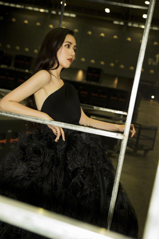 台湾美女图片 台湾女神郭碧婷黑白两套礼服出席 3
