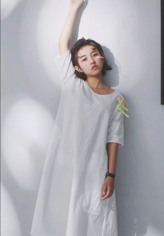 童星小美女图片 内地女演员张子枫穿搭合辑图片 2