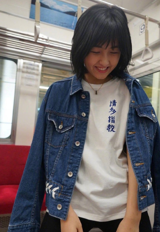 童星小美女图片 内地女演员张子枫穿搭合辑图片 3