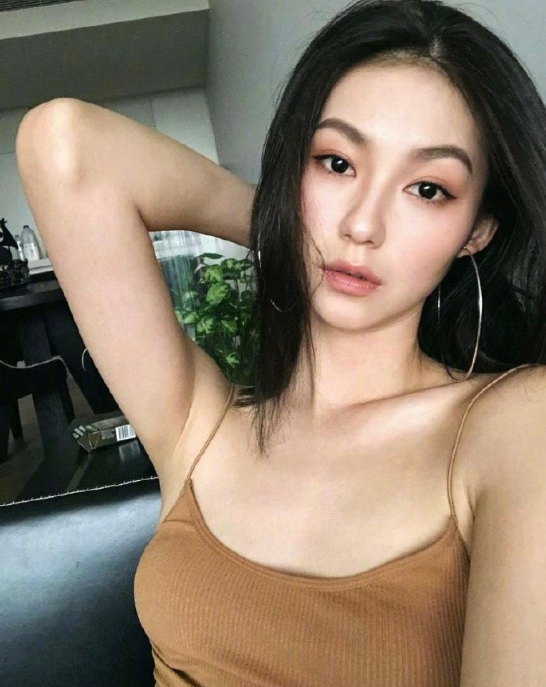 宅男女神Neenosleep自拍照图片