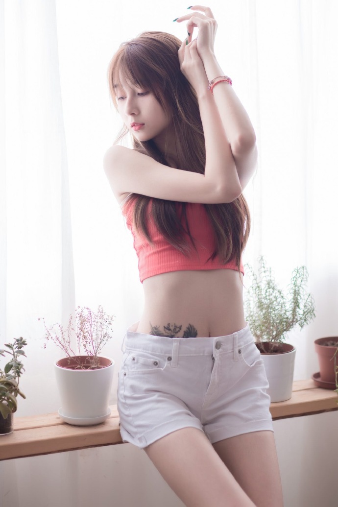 纹身美女图片 长发女神写真图片 2