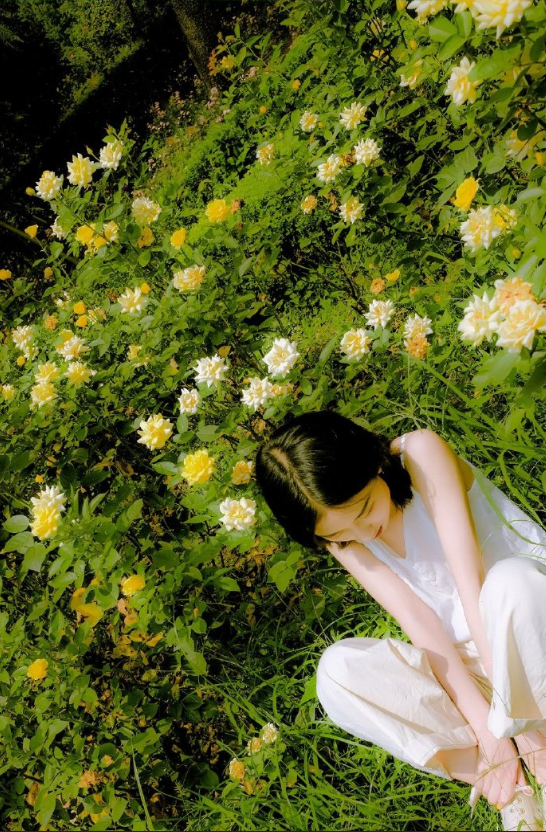 短发清纯美女田园写真图片 11