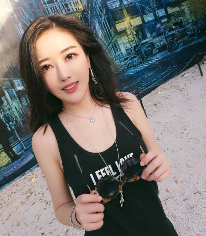 长发美女图片 清纯校花美女图片 5