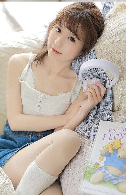 邻家女孩居家私服写真图片 4