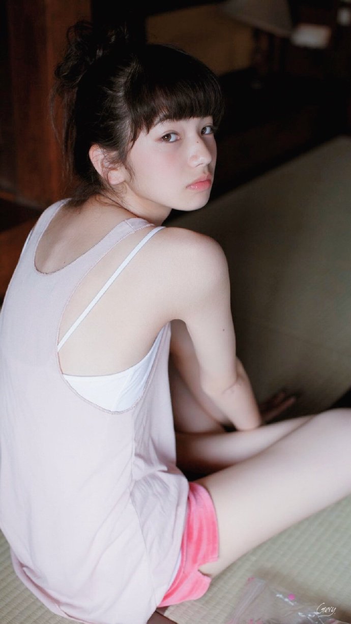权志龙绯闻女友日本模特小松菜奈夏日写真图片 3