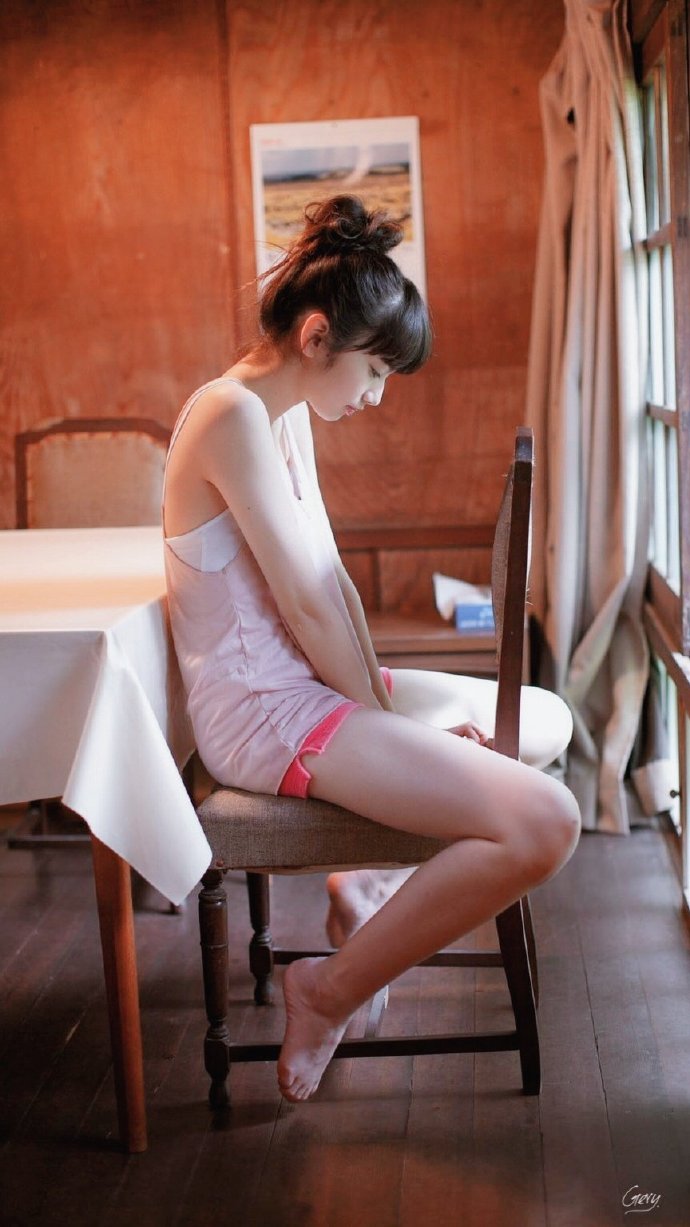 权志龙绯闻女友日本模特小松菜奈夏日写真图片 8