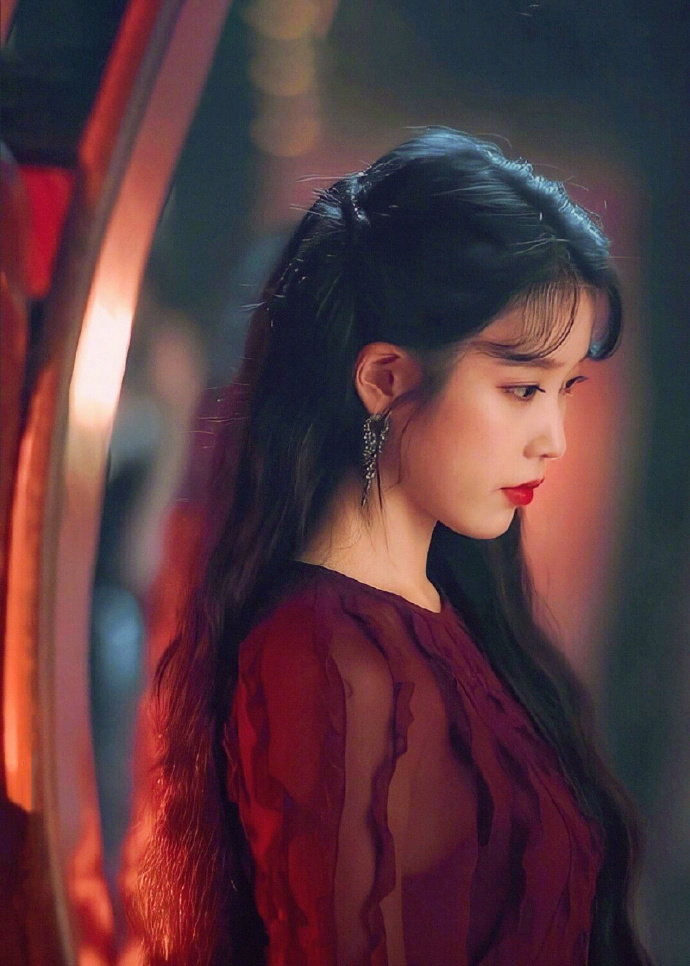 韩国美女歌手李知恩ui民国造型图片 3